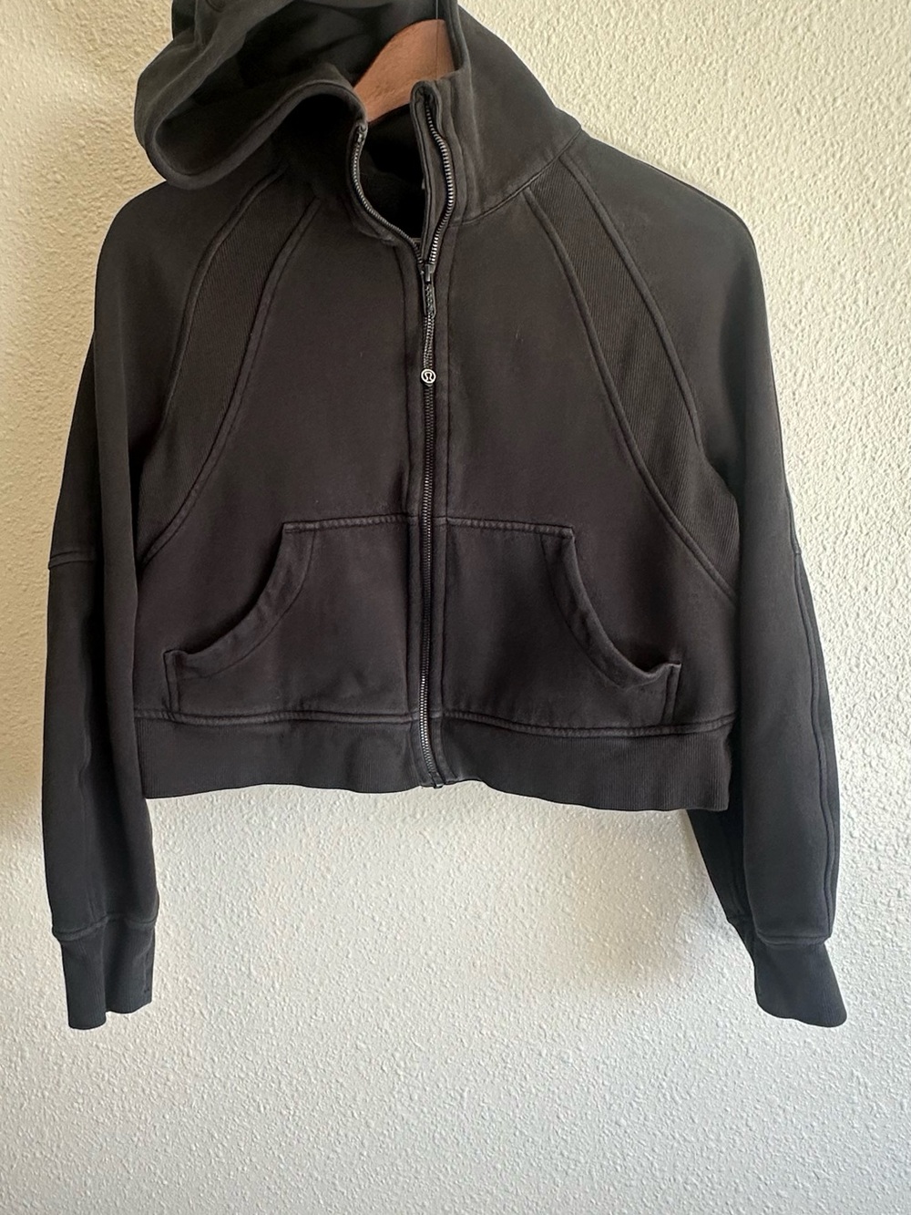 Lululemon black crop scuba size xs